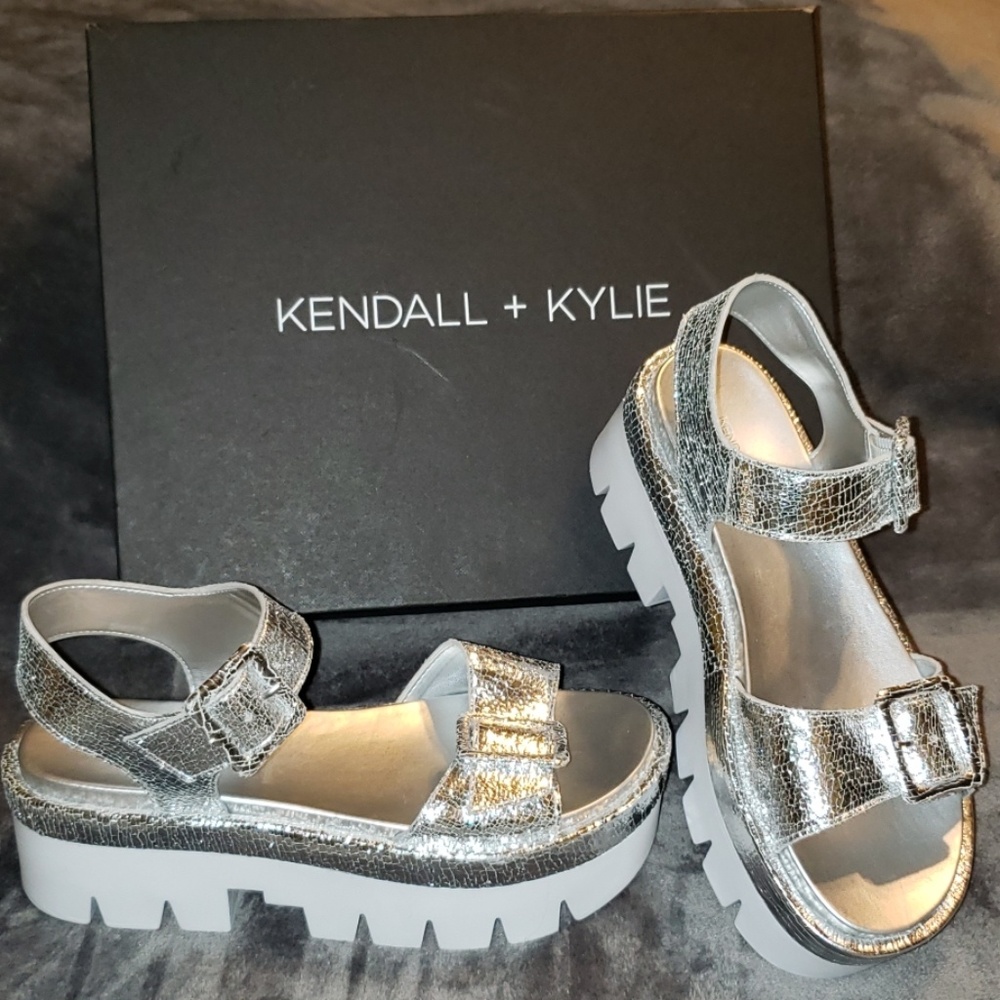 BRAND NEW-Kendall and Kylie Silver leather Sandals